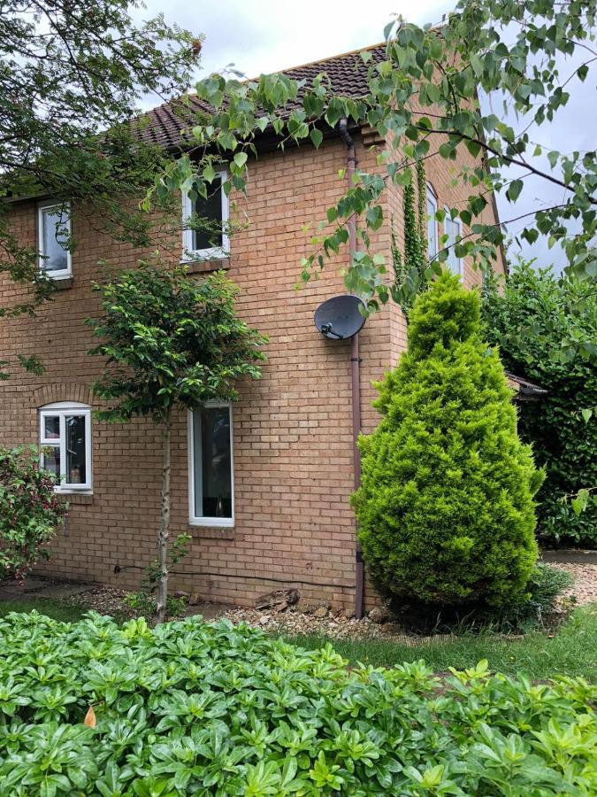 Rowan Tree Villa Aylesbury  Ngoại thất bức ảnh