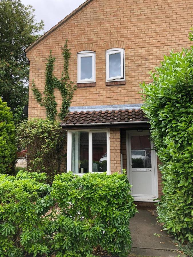 Rowan Tree Villa Aylesbury  Ngoại thất bức ảnh
