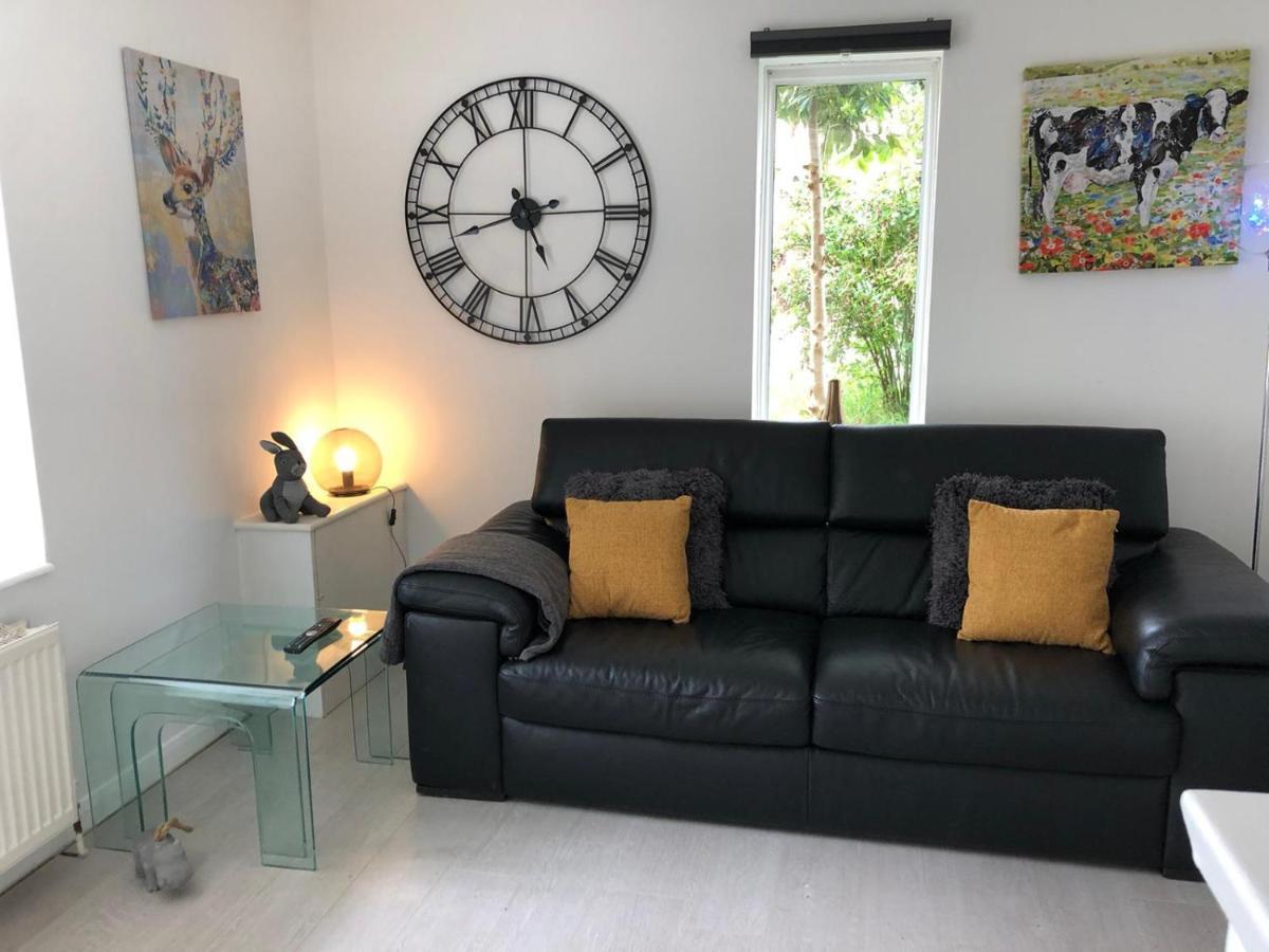 Rowan Tree Villa Aylesbury  Ngoại thất bức ảnh